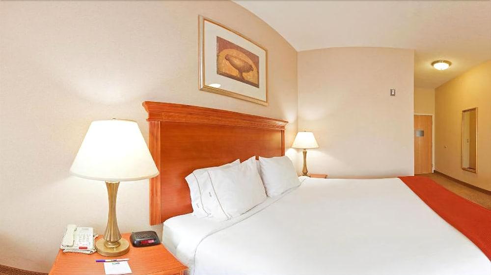 Holiday Inn Express Hotel & Suites Detroit-Utica By Ihg Exterior foto