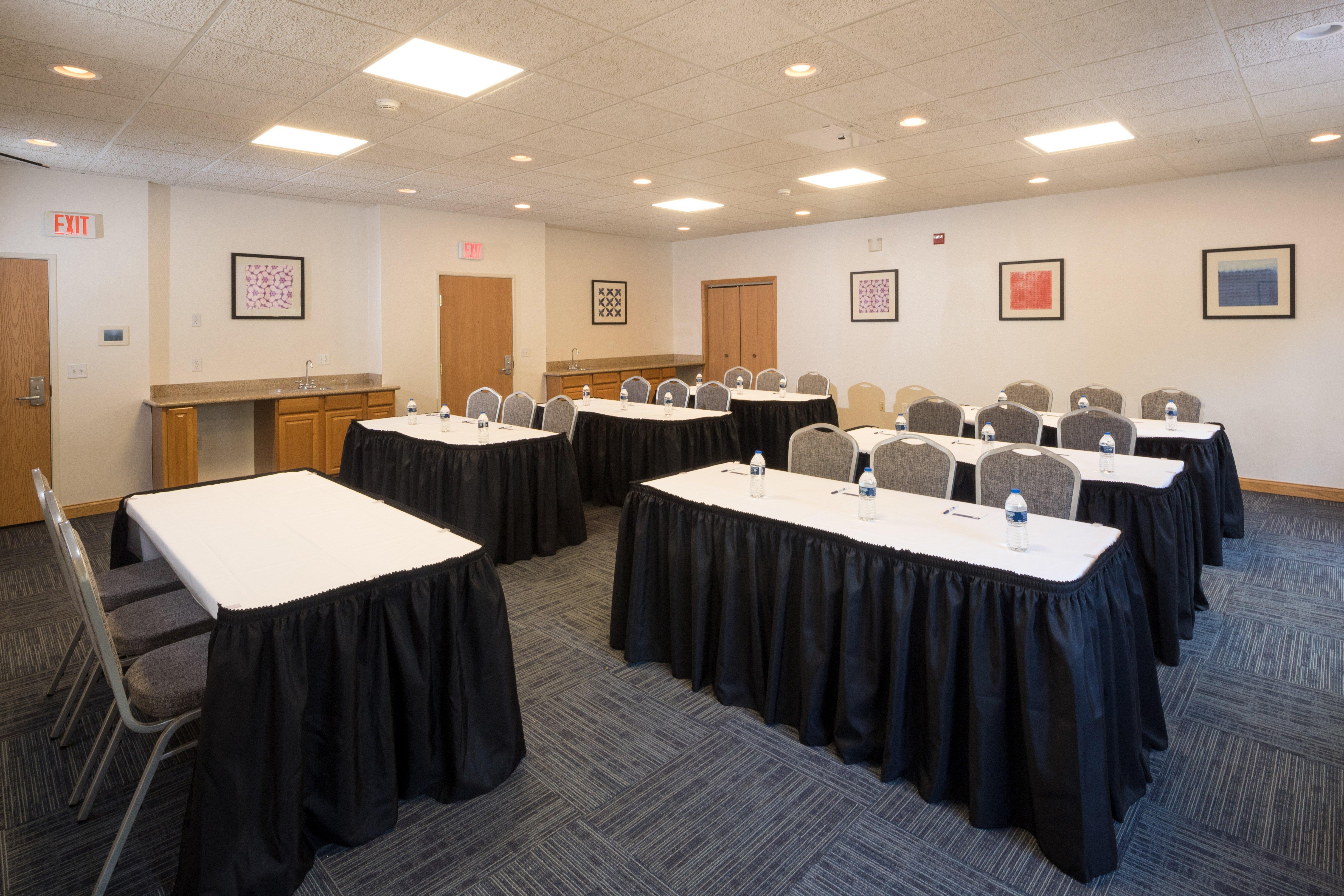 Holiday Inn Express Hotel & Suites Detroit-Utica By Ihg Exterior foto