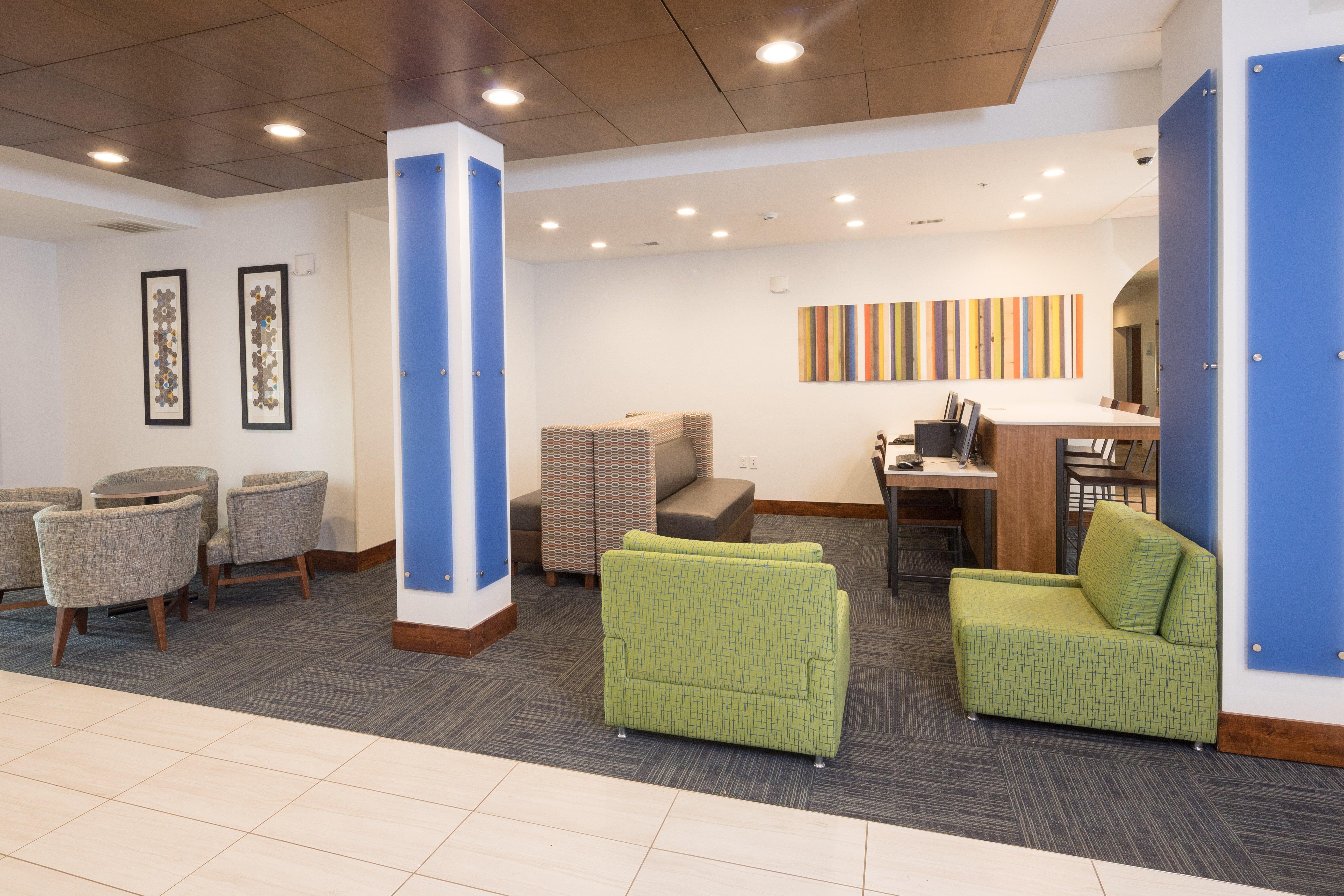Holiday Inn Express Hotel & Suites Detroit-Utica By Ihg Exterior foto