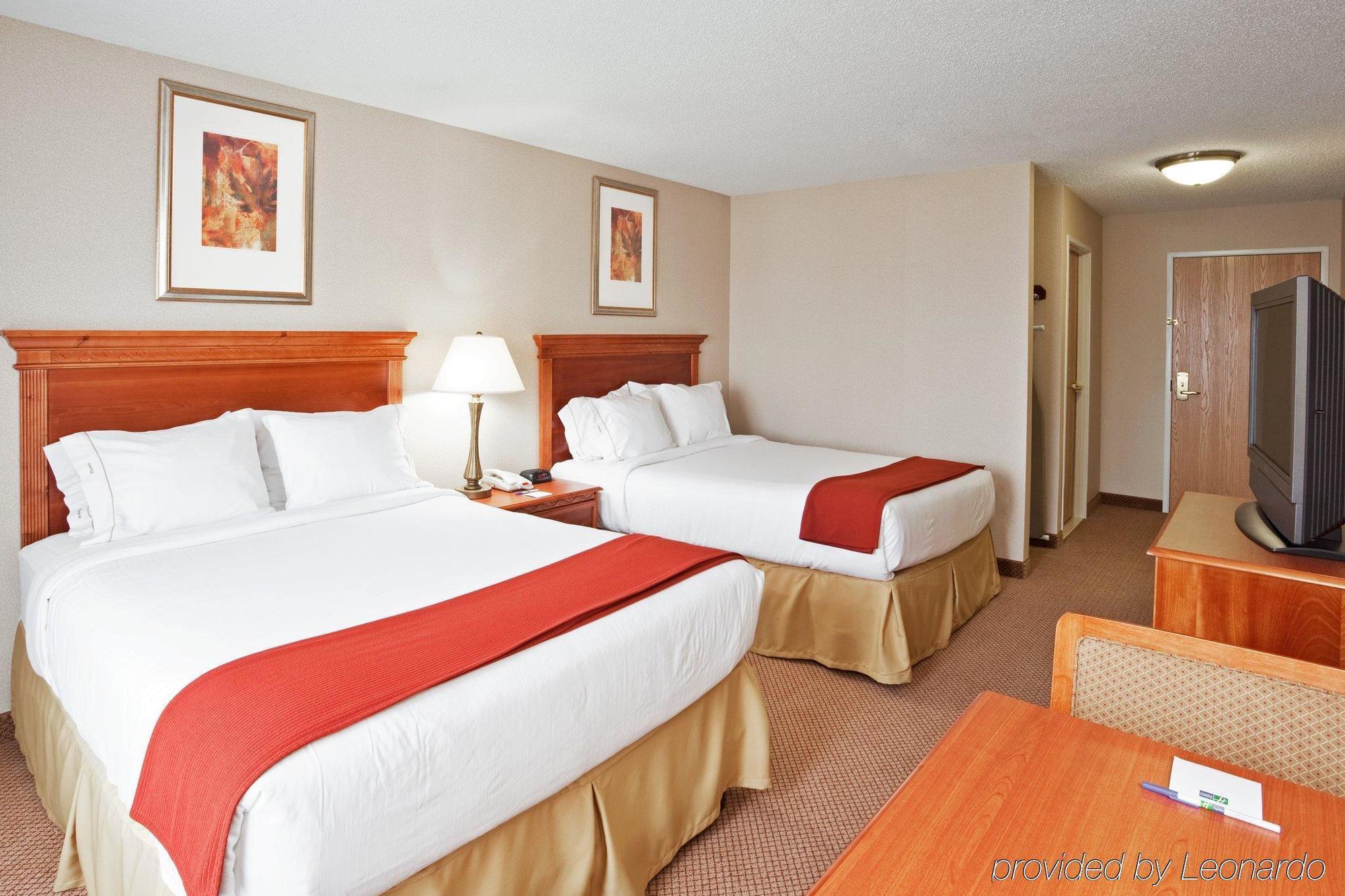 Holiday Inn Express Hotel & Suites Detroit-Utica By Ihg Habitación foto