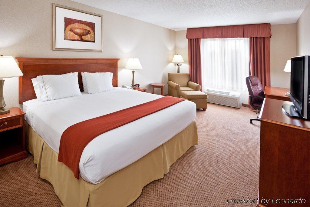 Holiday Inn Express Hotel & Suites Detroit-Utica By Ihg Exterior foto