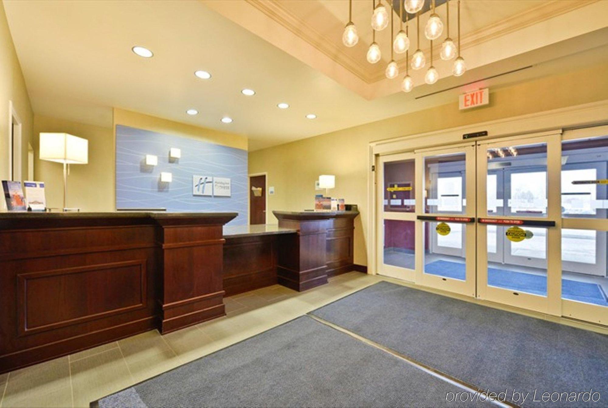 Holiday Inn Express Hotel & Suites Detroit-Utica By Ihg Exterior foto