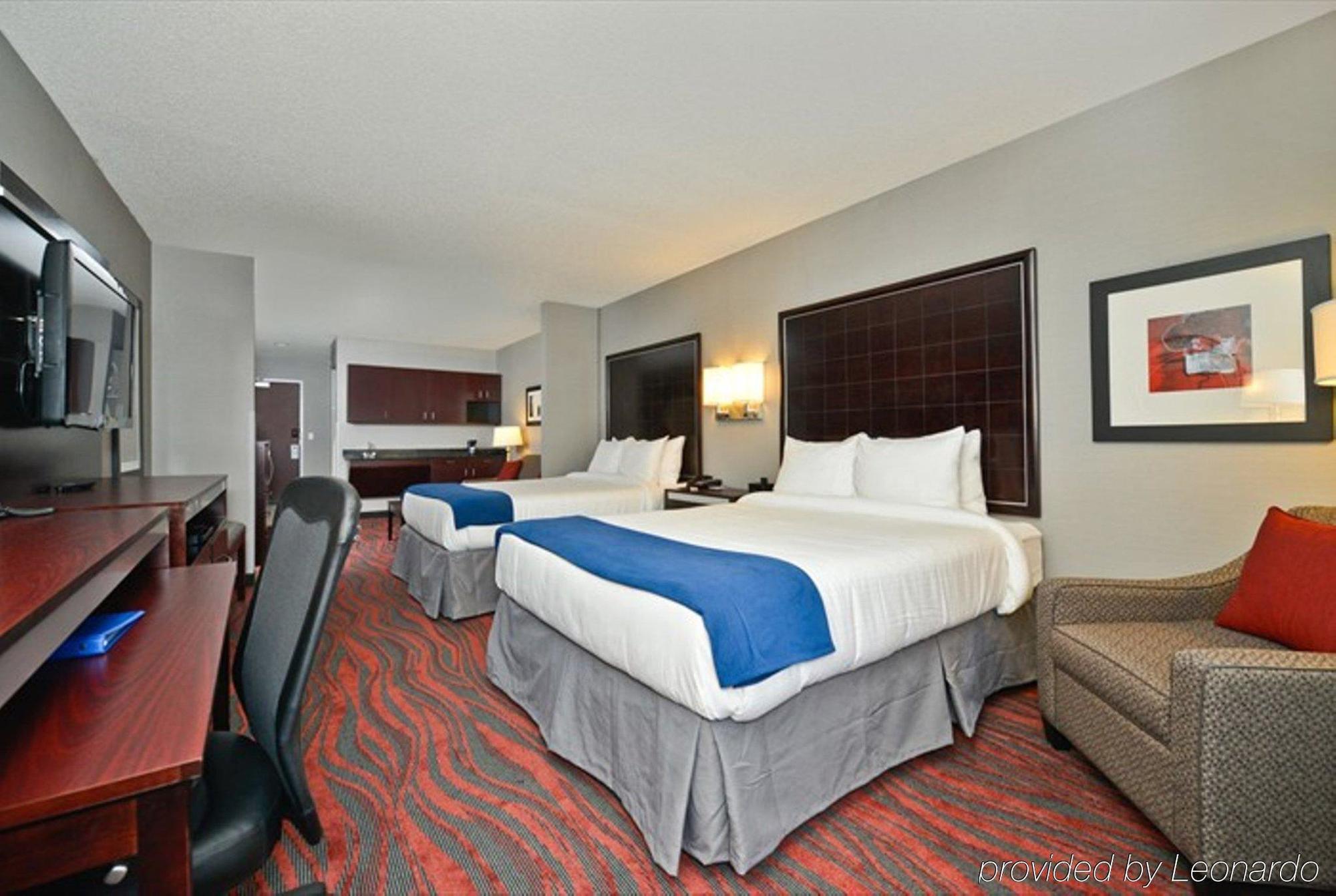 Holiday Inn Express Hotel & Suites Detroit-Utica By Ihg Exterior foto