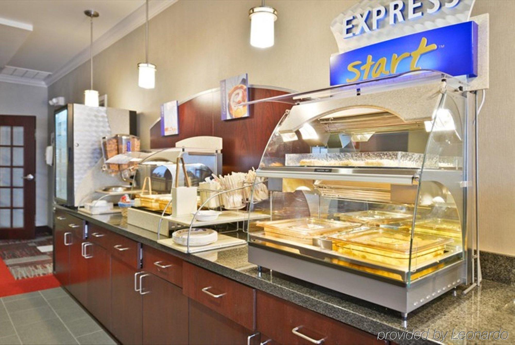 Holiday Inn Express Hotel & Suites Detroit-Utica By Ihg Exterior foto