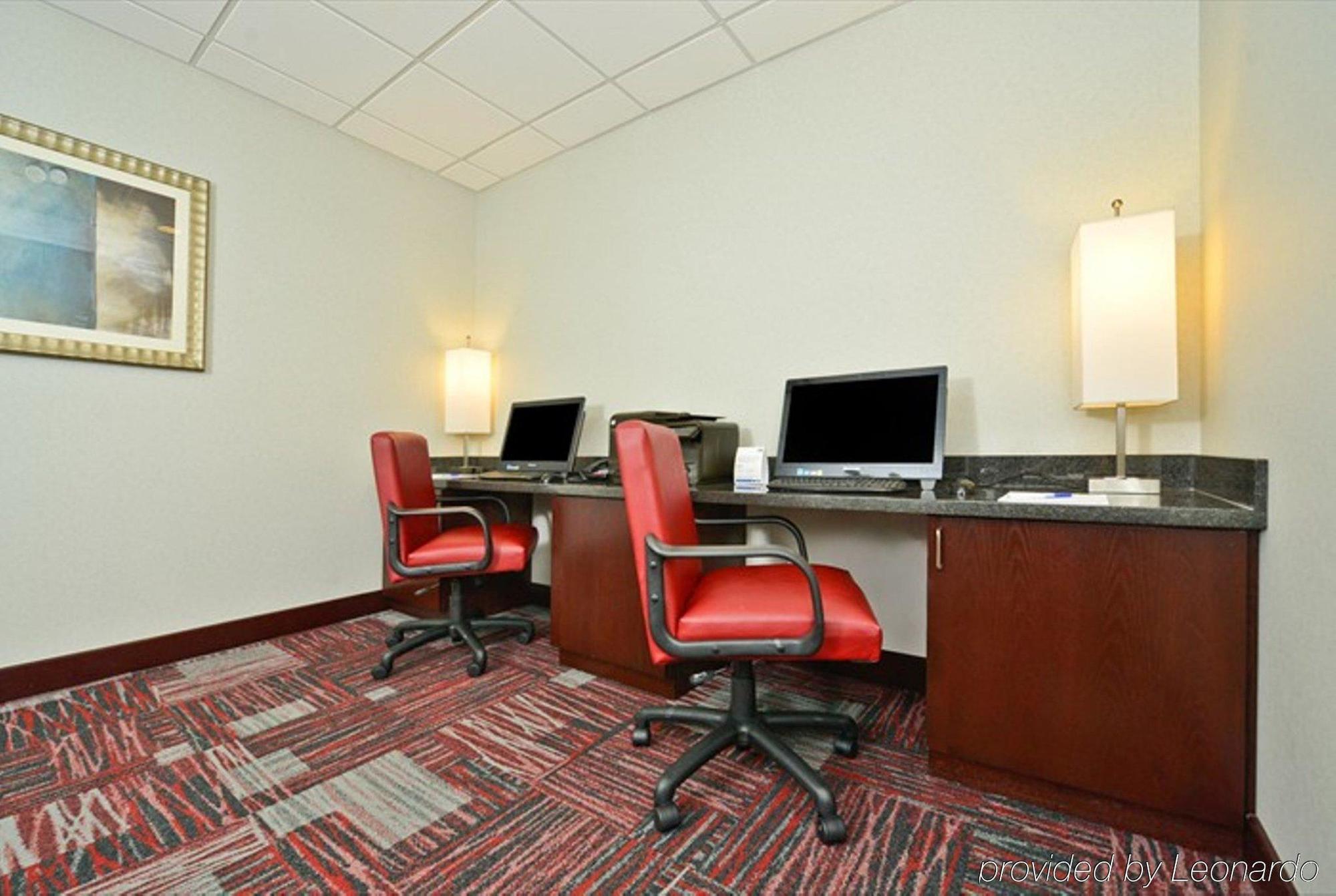 Holiday Inn Express Hotel & Suites Detroit-Utica By Ihg Exterior foto
