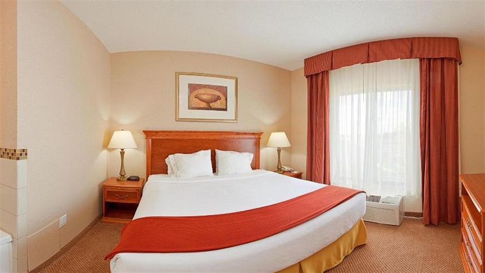 Holiday Inn Express Hotel & Suites Detroit-Utica By Ihg Exterior foto