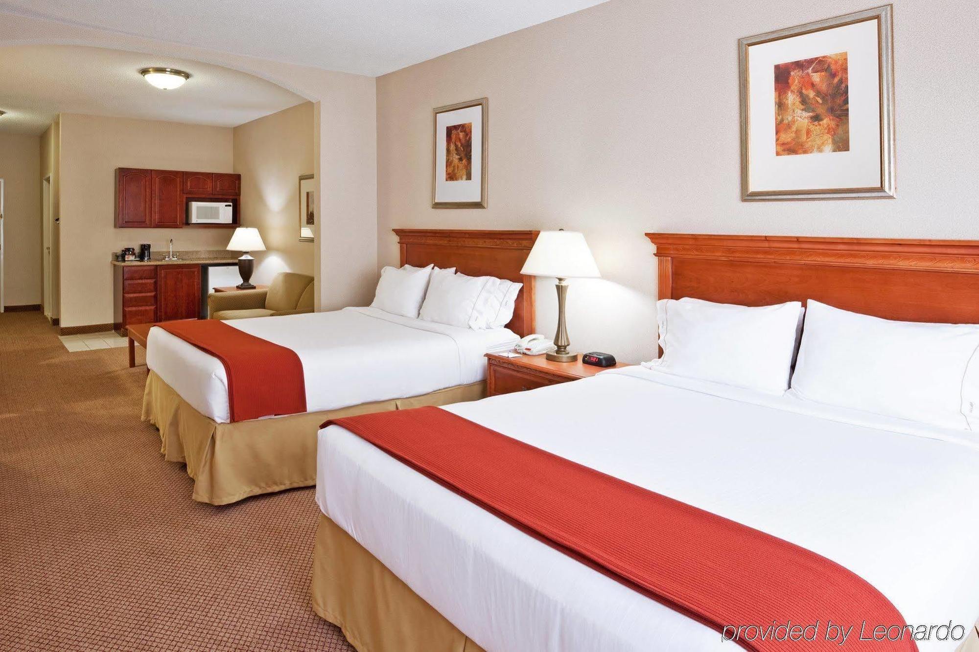 Holiday Inn Express Hotel & Suites Detroit-Utica By Ihg Habitación foto