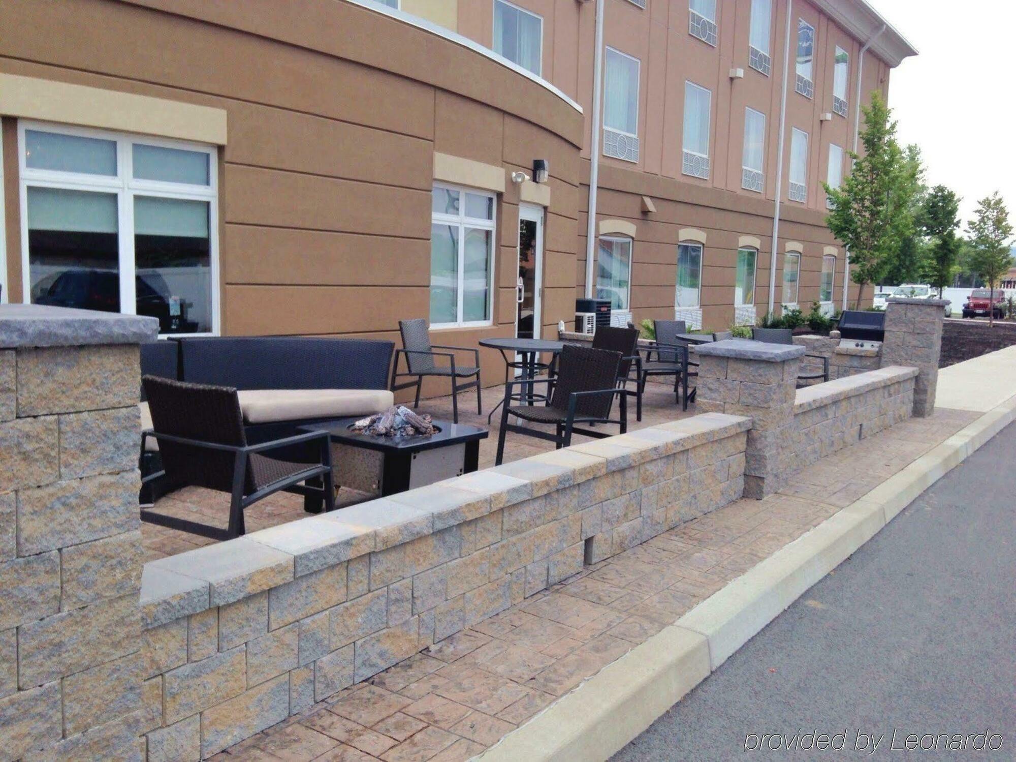 Holiday Inn Express Hotel & Suites Detroit-Utica By Ihg Exterior foto
